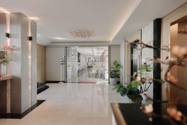 Arista Hotel Ubon Ubon Ratchathani Exterior photo
